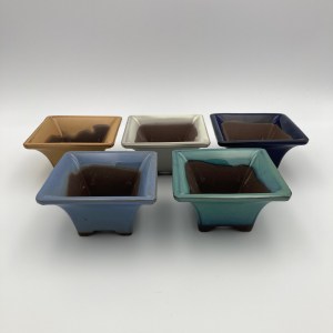 Square pot with flared edge